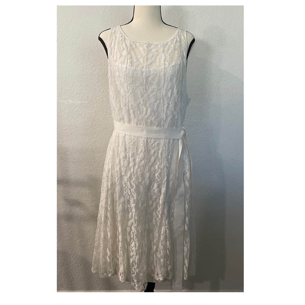 Luxe by Carmen Marc valvo lace floral dress